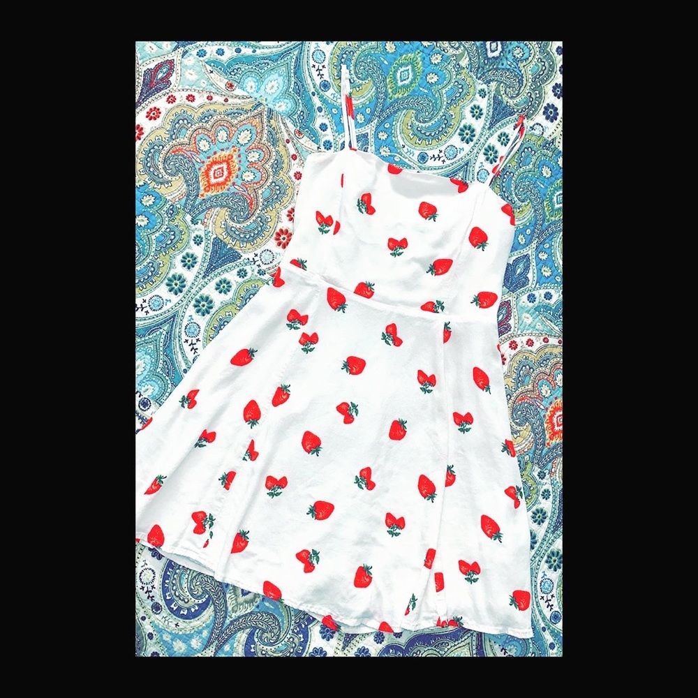 Strawberry White Mini Dress 👗 🍓